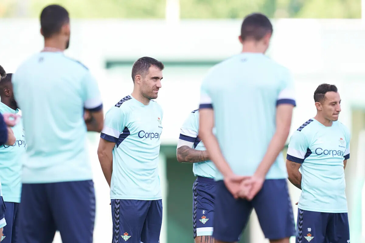 Primer Entrenamiento De Sokratis Con El Betis