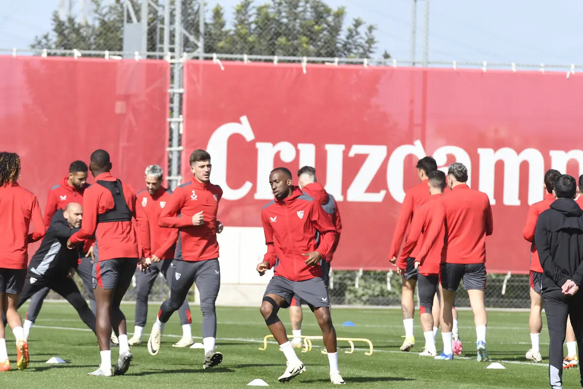 Lista Del Sevilla Ante El Almer A Muchodeporte