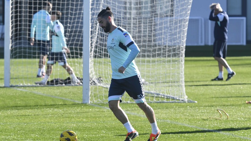 Borja Iglesias Entrena A La Espera Del Bayer Leverkusen - Muchodeporte